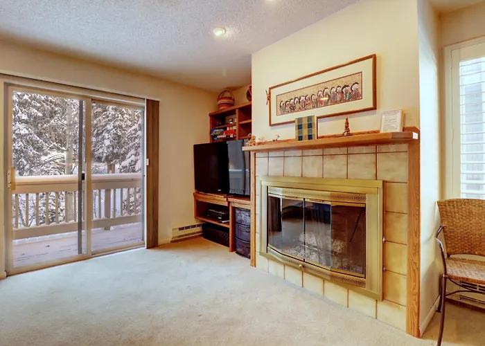 Mile Haus C-9 Apartment *