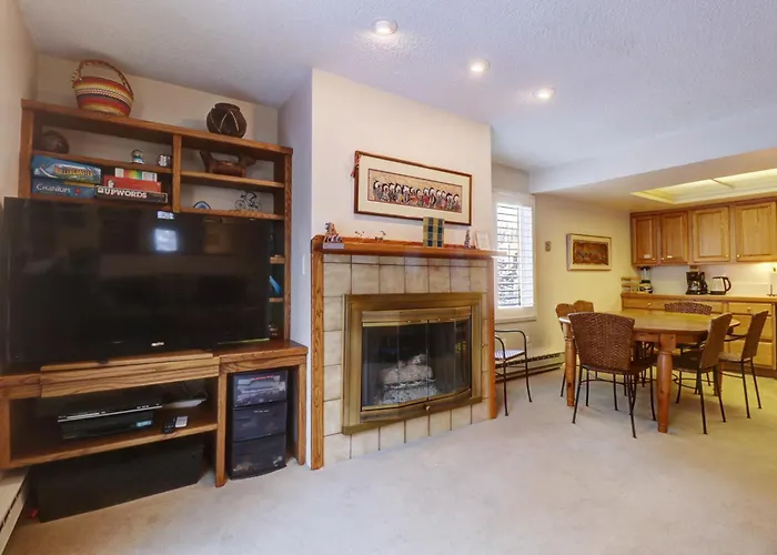 Mile Haus C-9 Apartment *
