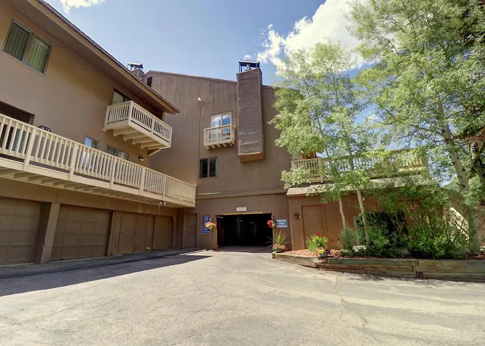 Mile Haus C-9 Apartment *